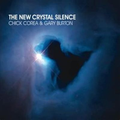 Crystal Silence evoca la serenidad de un amanecer otoñal y la profundidad mística del silencio cósmico.